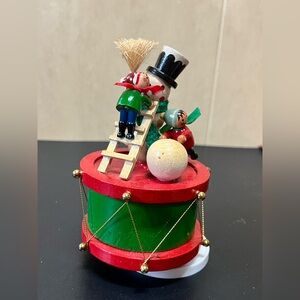 Vintage Old Fashioned Wooden Music Box Kids Building Snowman Plays jingle bells
